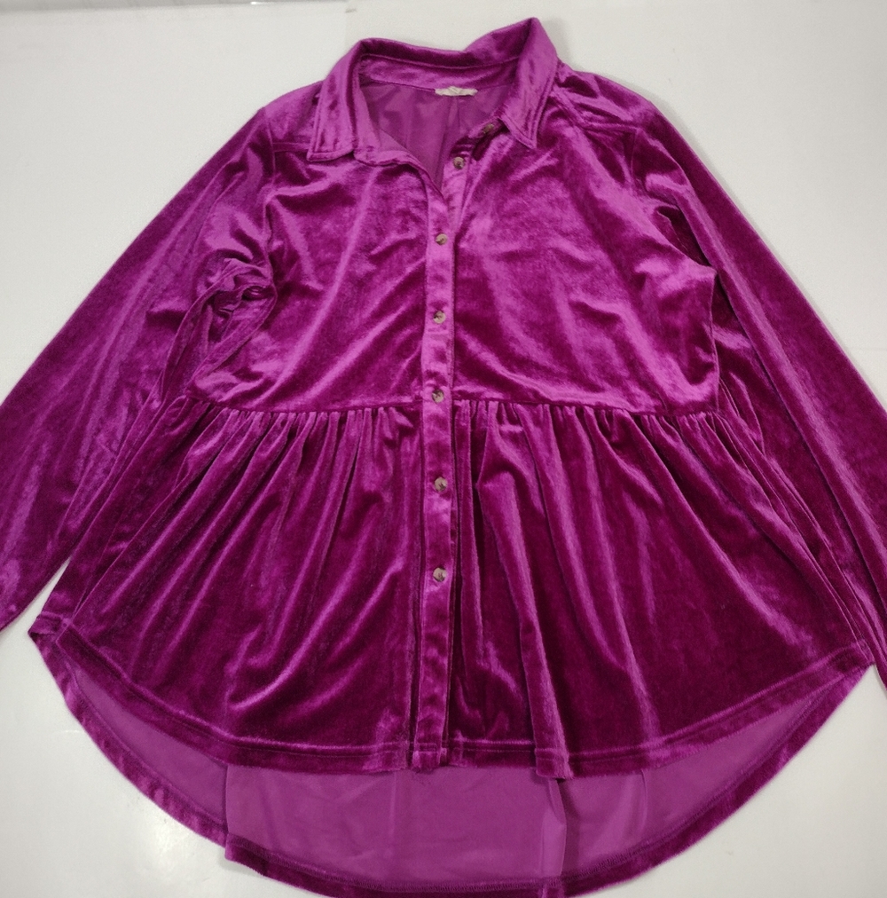 Jodifl Women's Velvet Button-Front Peplum Top - Magenta Size (M) - Picture 6 of 12